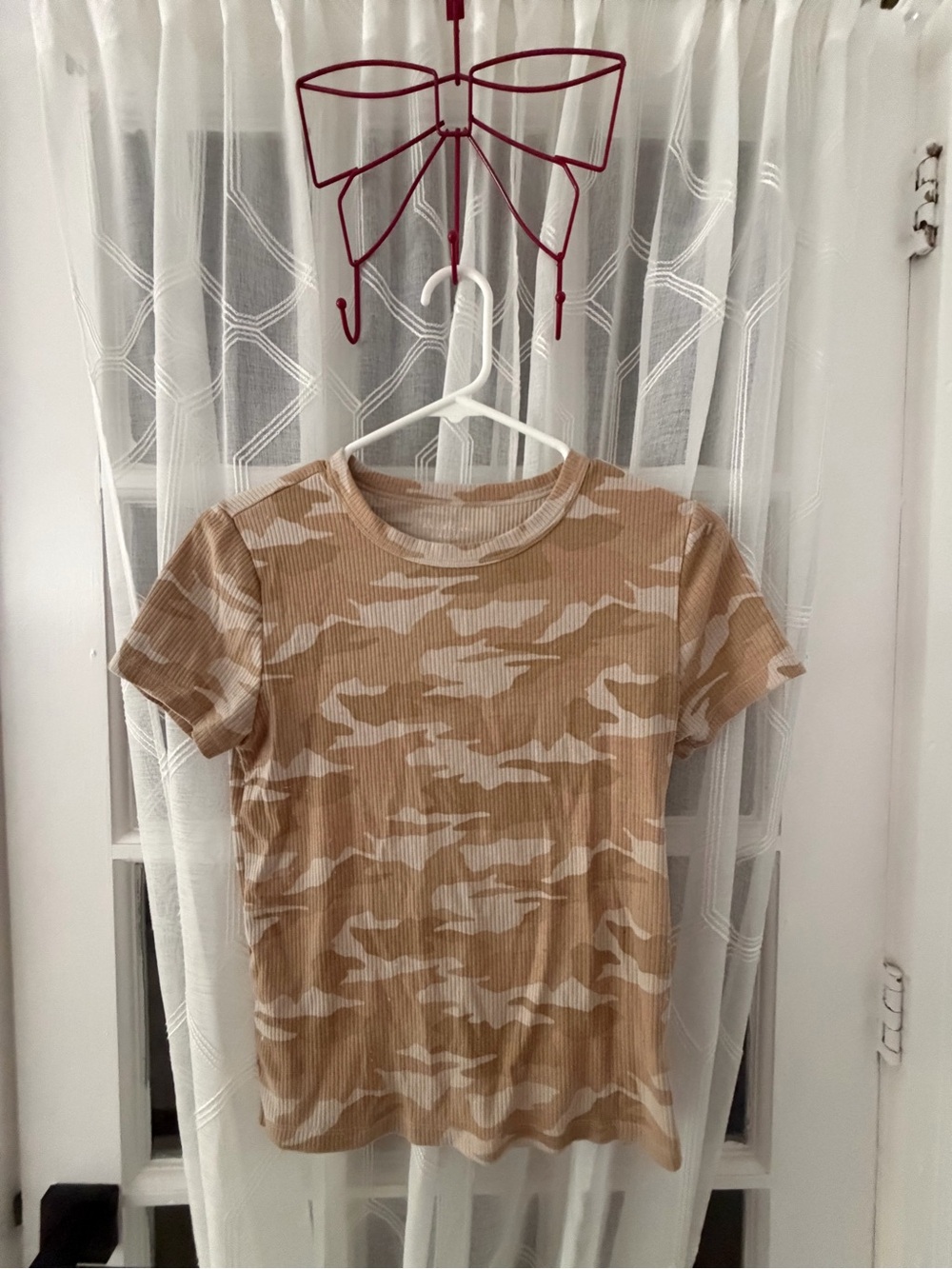 American Eagle Outfitters Beige Camo Short Sleeve Tee